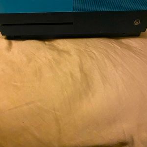 Xbox One S with Controller like new condition